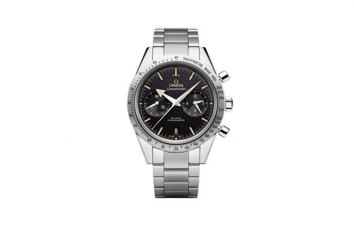 Chronographe Speedmaster ’57 Omega Co‑Axial, boîtier 41,5 mm et bracelet en acier, verre saphir antireflets double face, étanche à 100 m, 7 300 €.