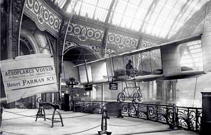 L’un des tout premiers salons de l’aviation,qui se tinrent au Grand Palais de 1909 à 1951.