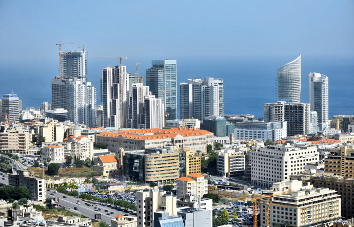 Vue de Beyrouth avec, au centre, le Sérail, et son toit en tuiles rouges, bureau du Premier ministre.
