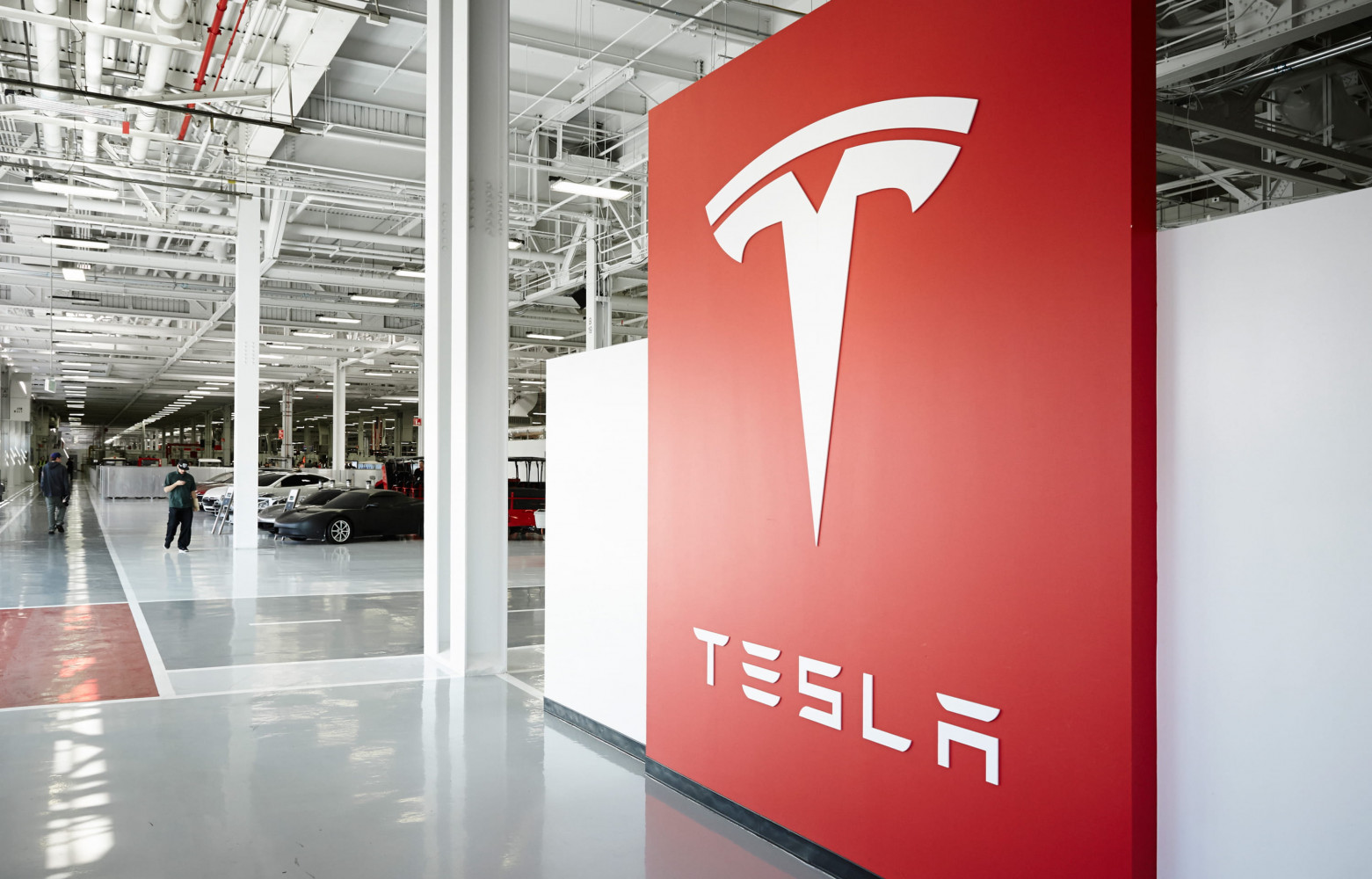 La Tesla Factory est une ancienne usine transformée en unité de production automobile du XXIe siècle.