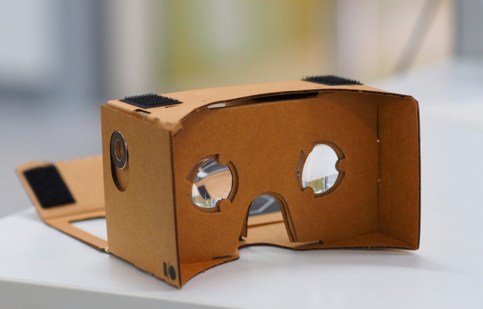 Cardboard, le premier casque de réalité virtuelle de Google, tout en carton.