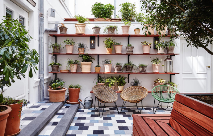 Le charmant jardin en pots nous ferait presque oublier d’aller découvrir la ville.