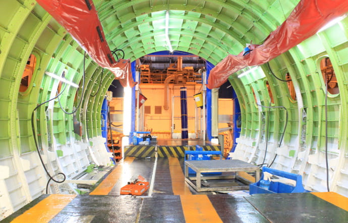 Pour sa construction, un avion passe près de deux jours dans chaque hangar. Dans celui-ci sont équipés les fuselages.