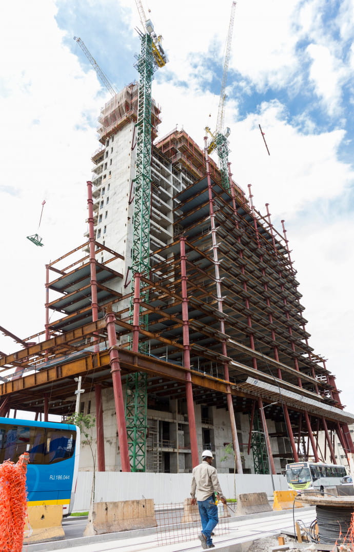 Les travaux publics et la construction immobilière pour les jeux Olympiques touchant à leur fin, le secteur du BTP risque de connaître un effondrement.