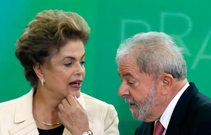 La présidente du Brésil, Dilma Rousseff, et son prédécesseur, Lula da Silva. La première est suspectée d’irrégularités dans la présentation de son budget 2014 et le second, de blanchiment d’argent.