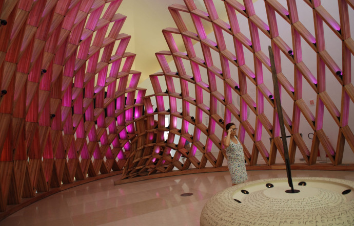 Inauguré fin 2015, le Musée de Demain, que l’Architecte espagnol Santiago Calatrava a érigé sur une jetée du quartier rénové du Porto, est dédié, entre autres, à l’histoire de la terre, à son avenir et à ses écosystèmes menacés.