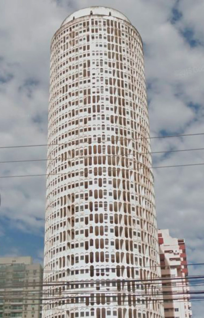 La tour Abraham Lincoln, d’Oscar Niemeyer, dont la construction, commencée en 1972, a été abandonnée en 1974.