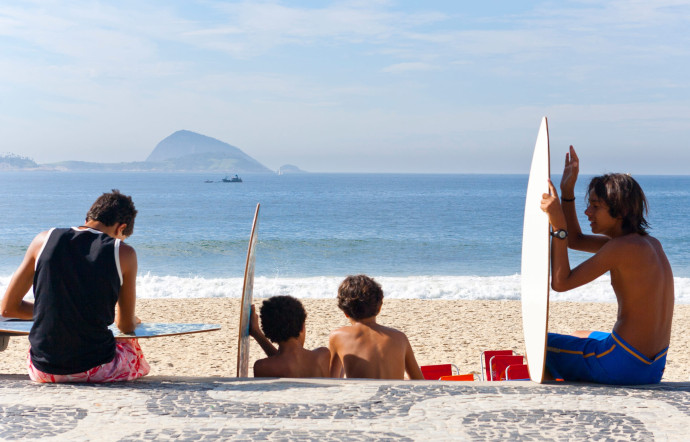 Natation, surf, vélo ou beach-volley… A Leblon, comme sur les autres plages, le sport est omniprésent.
