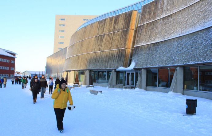 Concerts, pièces de théâtre, conférences, cinéma, expositions… Centre névralgique de Nuuk, le complexe culturel Katuaq accueille aussi une école d’art et une bibliothèque.