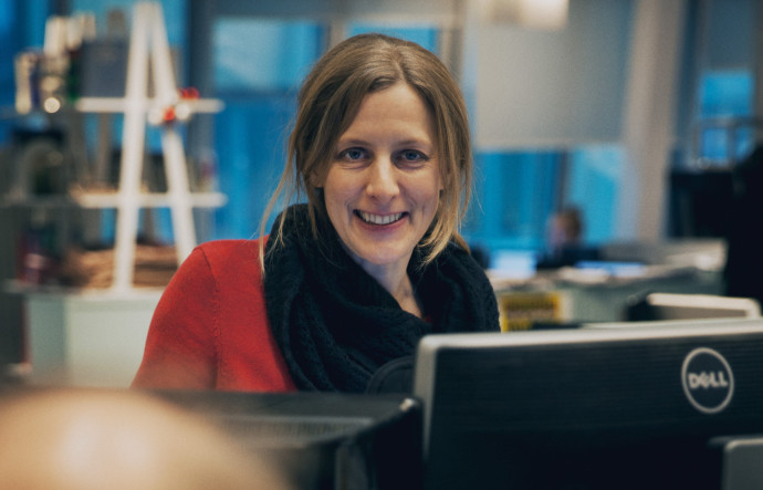 Karin Lindblom, rédactrice en chef des news, consacre 80 % de son temps à l’édition numérique.