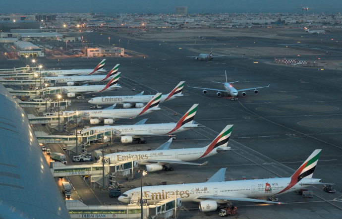 La flotte d’Emirates à l’aéroport de Dubaï. Le terminal que la compagnie y a inauguré en 2013 pour accueillir ses A380 a coûté 2,8 milliards de dollars.