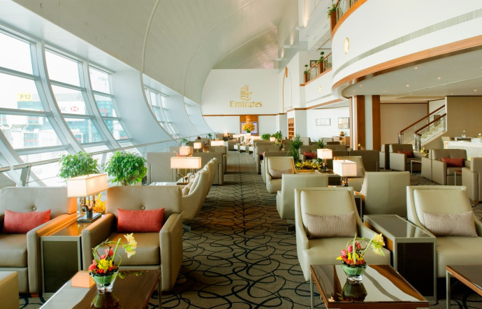 Le lounge de la compagnie à l’aéroport de Dubaï compte parmi les mieux cotés dans le monde, pour son confort et pour la qualité de ses services.