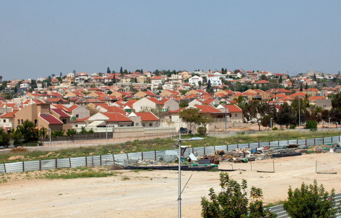Beersheba, qui compte 220000 habitants, est située à moins de 100 km de Tel-Aviv, aux portes du désert du Néguev.