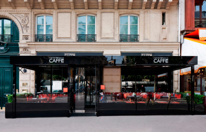 L’Emporio Armani Caffé, sur le boulevard Saint-Germain, où l’on retrouve les délicieux plats du chef Massimo Mori.