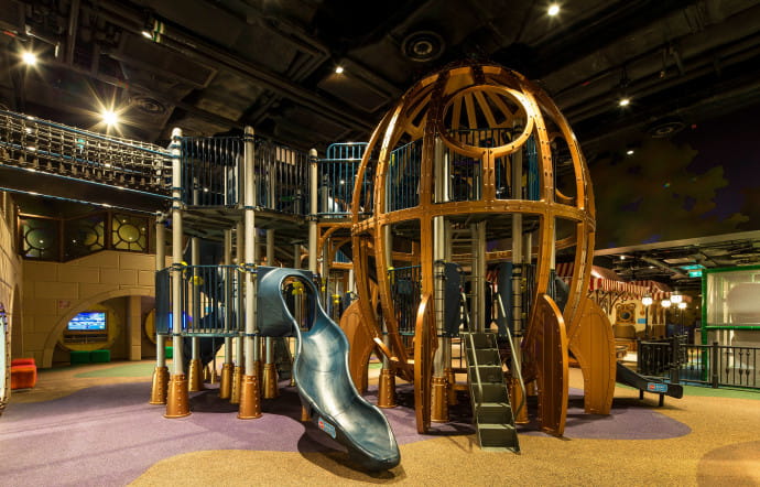 Les enfants sont les bienvenus dans cette installation inspirée de l’univers de Jules Verne.