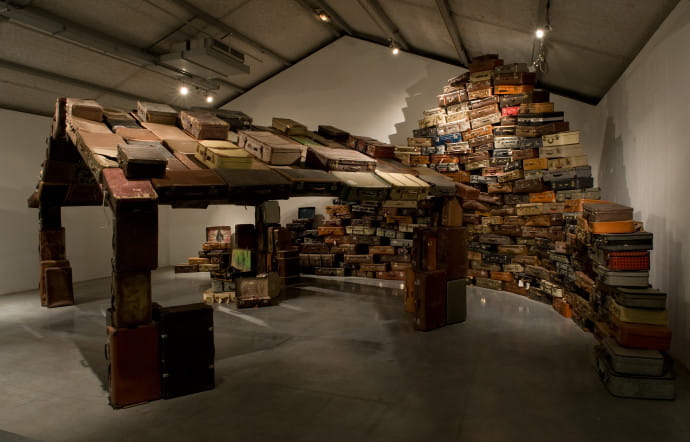 « From where we come and what we are », 2011, Chiharu Shiota.
