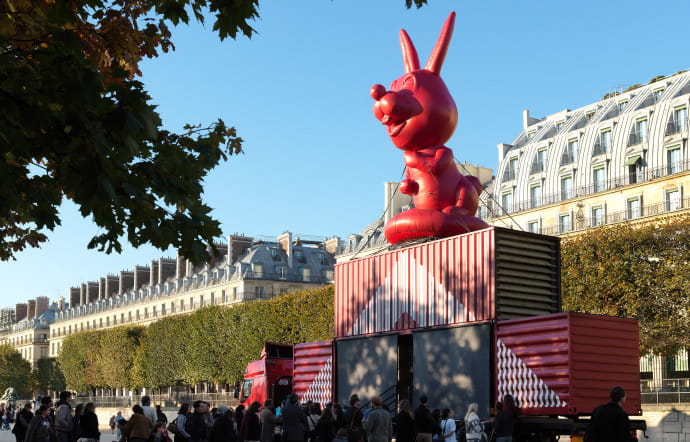 Lancé en 2011, le MuMo est le premier musée itinérant d’art contemporain spécialement conçu pour les enfants.