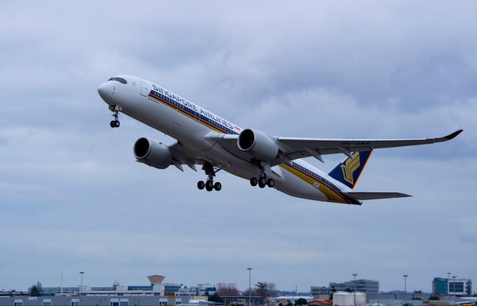 Airbus A350 XWB de Singapore Airlines au décollage.
