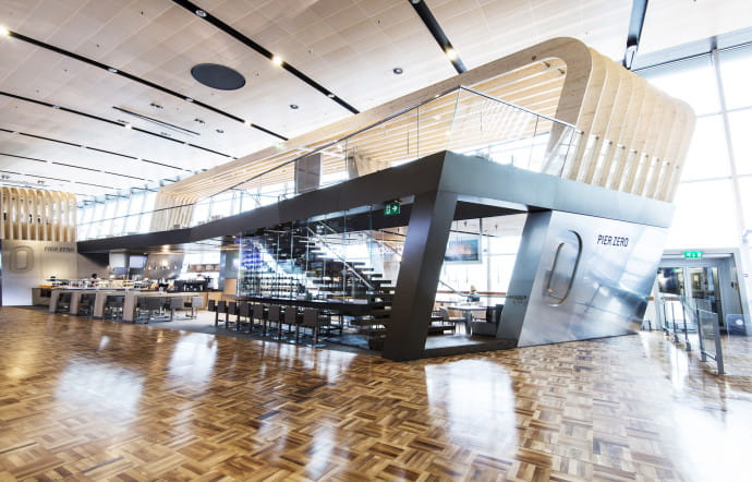 Le restaurant Pier Zero, hommage aux jetées qui bordent les lacs finlandais, dans le plus pur style fennoscandien.