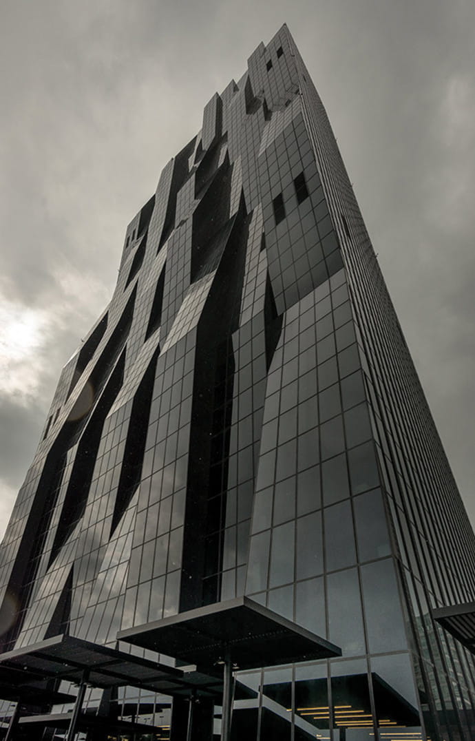 La DC Tower culmine à 250 mètres contre 180 mètre dans le projet initial. C’est la mairie qui a convaincu Dominique Perrault d’y ajouter un hôtel, des appartements et des commerces pour l’optimiser…