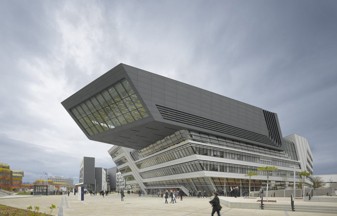 La bibliothèque de l’université d’économie de Vienne, ouverte en 2013 est la seconde œuvre majeure de la regrettée Zaha Hadid.