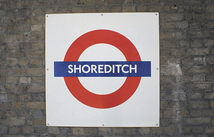Le quartier de Shoreditch, situé dans le Borough de Hackney, dans l’est de Londres, présente un inimitable mélange de commerces trendy, de street-art et de vie populaire.