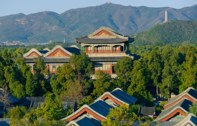 L’Aman Summer Palace, à Pékin, se situe à côté du Palais d’Été. Luxe suprême, les clients peuvent accéder à ce domaine impérial directement depuis l’hôtel, en dehors des heures d’ouverture.