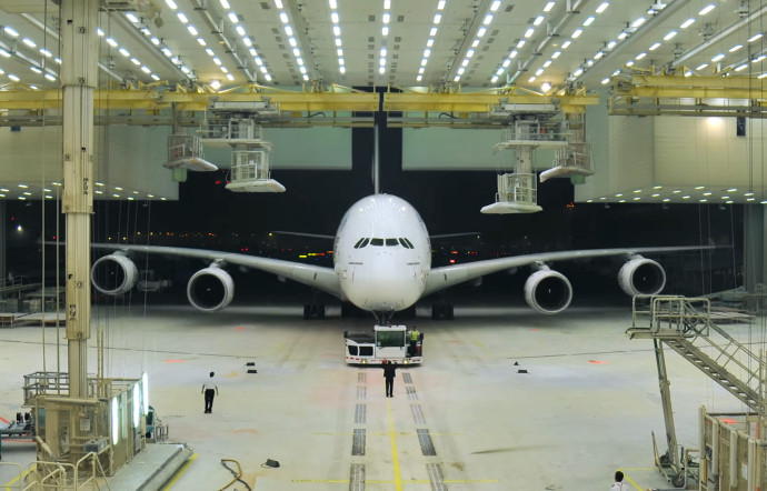VIDEO : Quand un A380 se refait une beauté, en accéléré !