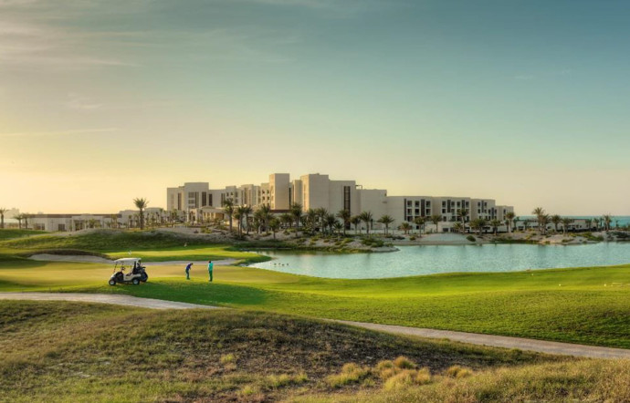 Le Park Hyatt Abu Dhabi Hotel & Villas est une illustration à lui tout seul de l’offre touristique d’Abou Dabi. Luxe, sport, avec le parcours de golf, et la plage.