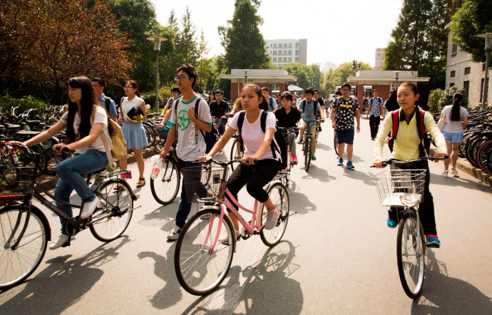 Fudan compte quelque 32 000 étudiants… et autant de vélos !