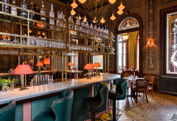 Le restaurant italien Cecconi’s a pris place au coeur du Palazzo Corpi, XIXe siècle.