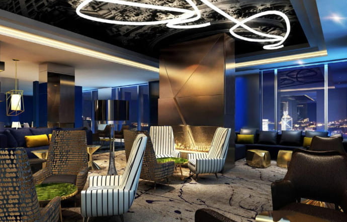 Un joyeux bazar que le sky bar au sommet de la tour de l’hôtel !