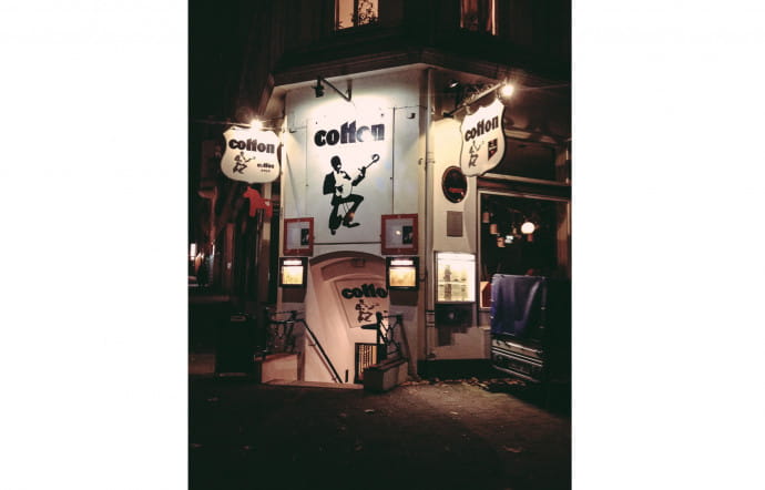 Le Cotton Club et ses allures de bar clandestin.