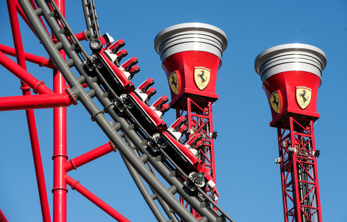 Un tel parc permet au commun des mortels de profiter de l’expertise Ferrari, en matière de mécanique et de vitesse.