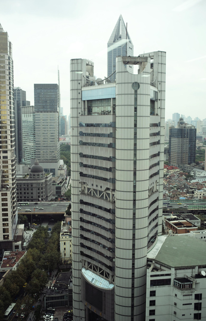En 2014, la rédaction du quotidien a fusionné avec la chaîne de télévision CBN. Leurs locaux sont désormais situés dans le centre de Shanghai, dans une tour de 21 étages.