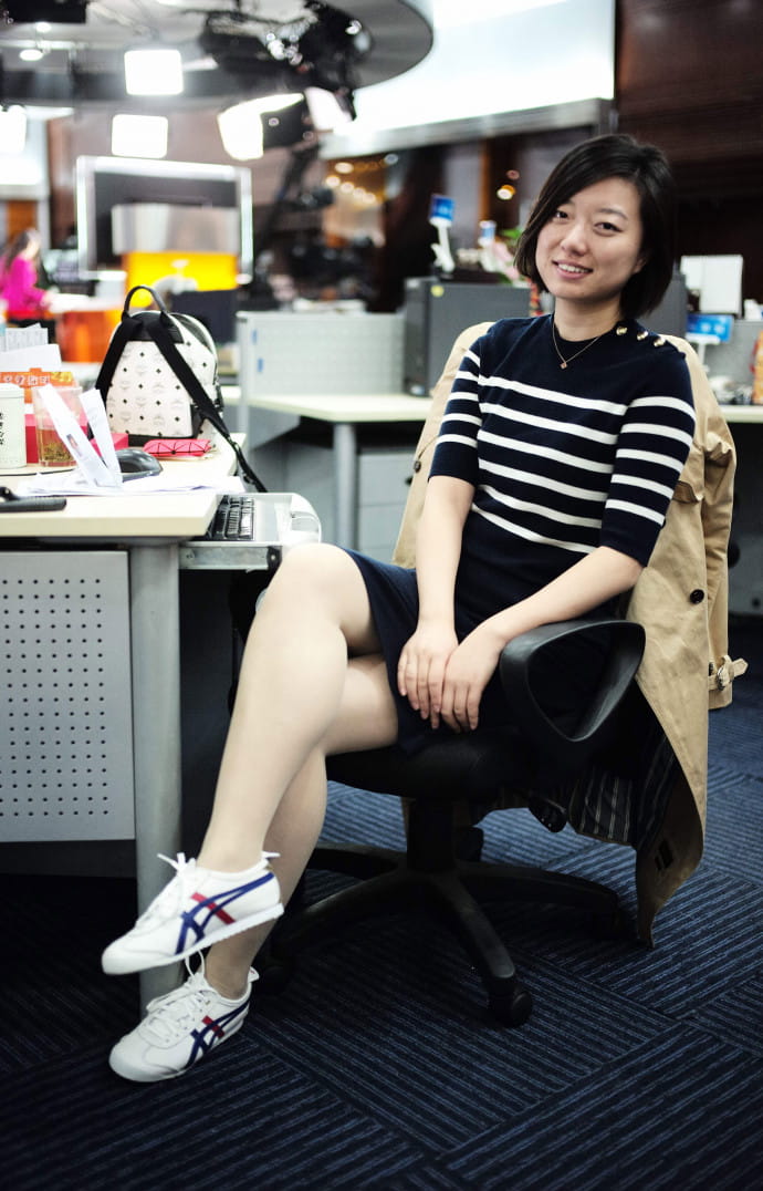 Wang Yue, 27 ans, diplômée de l’université Fudan, est une journaliste experte du secteur de la santé. Très bosseuse, elle écrit en moyenne une vingtaine d’articles par mois, en ayant à coeur de pousser l’investigation dans son domaine.