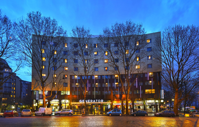 La place du Colonel Fabien, nouveau centre névralgique du 10e arrondissement, l’un des quartiers les plus trendy de l’Est Parisien.