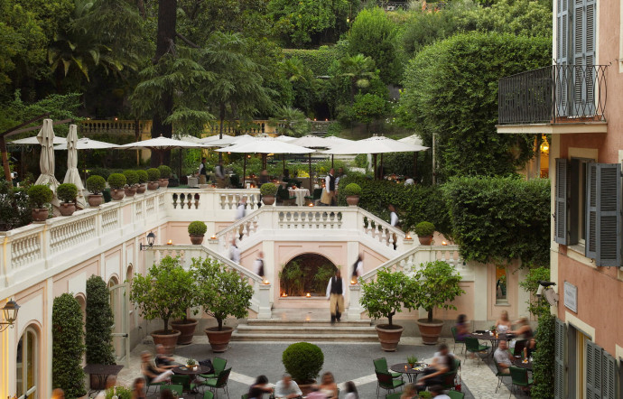 Le patio de l'Hotel de Russie, une oasis verte dans le centre historique de Rome.