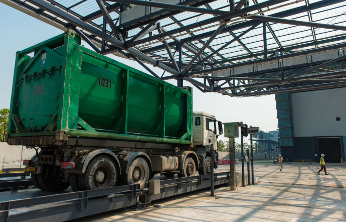 Chaque jour, 1 200 tonnes de boues arrivent à l’usine par camion.