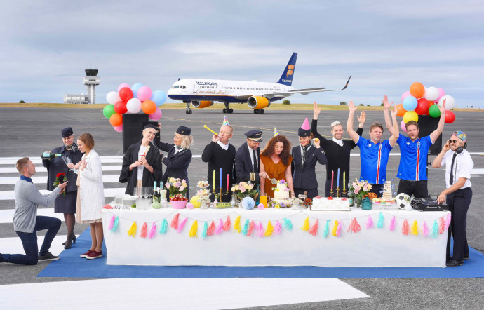 Inauguré en février dernier pour « découvrir une Islande authentique » le temps d’une escale, le service gratuit de la compagnie aérienne Icelandair « Stopover Buddy » propose la célébration d’évènements particuliers par les passagers.