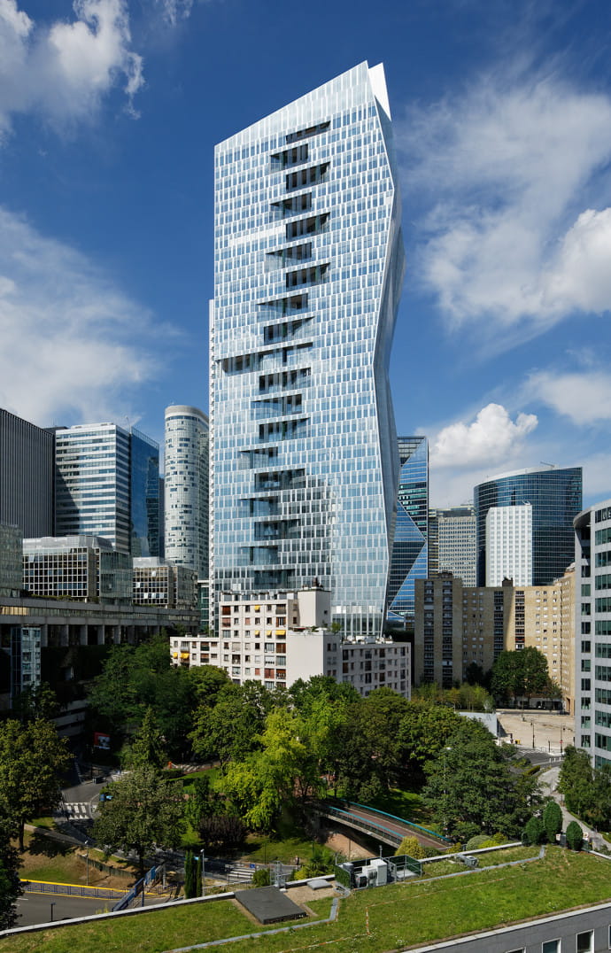 La tour Majunga, située dans le quartier d’affaires de la Défense. Deloitte LTD. y a réservé cinq étages pour installer ses 3 500 collaborateurs. À terme, le cabinet en occupera dix-huit.