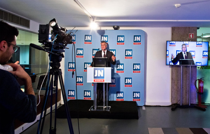 Discours d’inauguration de JN Directo par le directeur de la rédaction, Afonso Camões. Agé de 60 ans, il est à la tête de Jornal de Notícias depuis fin 2014.
