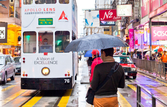 Les rues trépidantes de Hong Kong reflètent le dynamisme économique de cette région spéciale de la Chine.
