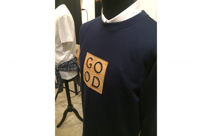 Sweat-shirt GOOD.