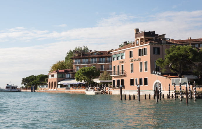 La façade de l’historique hôtel Belmond Cipriani, à l’extrémité de l’île Giudecca, longue et étroite.