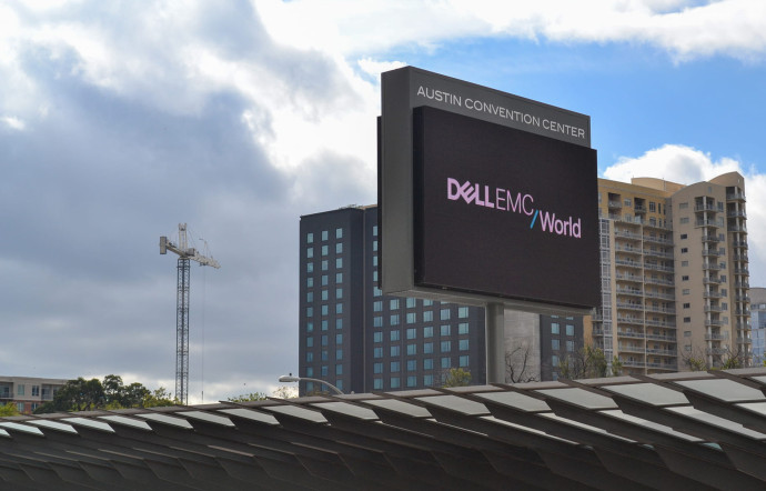 Un panneau annonçant la convention Dell EMC World 2016, à Austin, Texas.