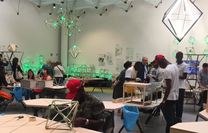 Green light An artistic workshop, atelier collaboratif que l’artiste danois Olafur Eliasson a exporté dans le pavillon central de la Biennale de Venise, Giardini.