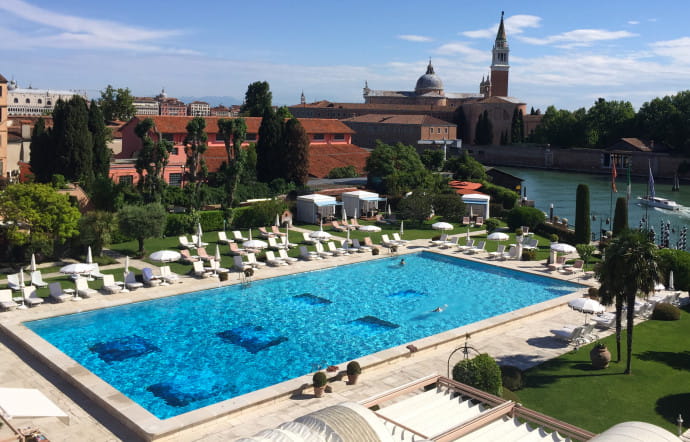 Art-lantis, 6 photographies en format géant du Vénitien Marco Rizzo installées dans le fond de la piscine du Cipriani, jusqu’au 10 novembre 2017.