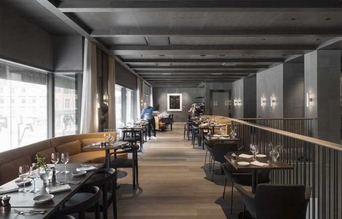 Le restaurant de 100 couverts du At Six Hotel.