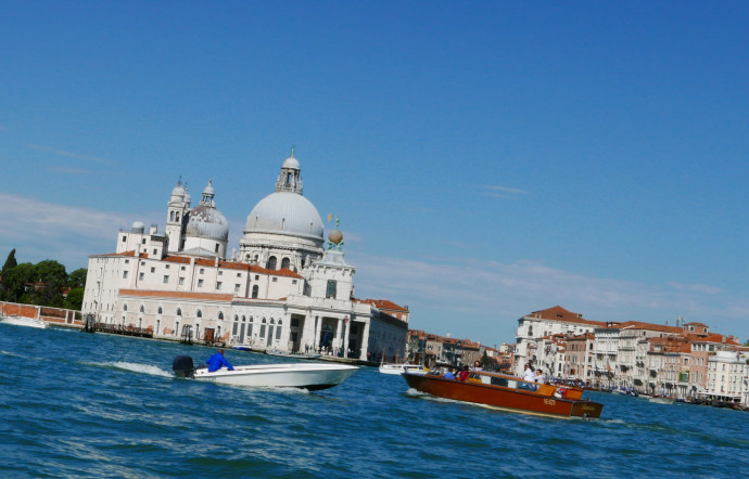 Punta della Dogana et église de la Salute, à Venise l’art est partout.